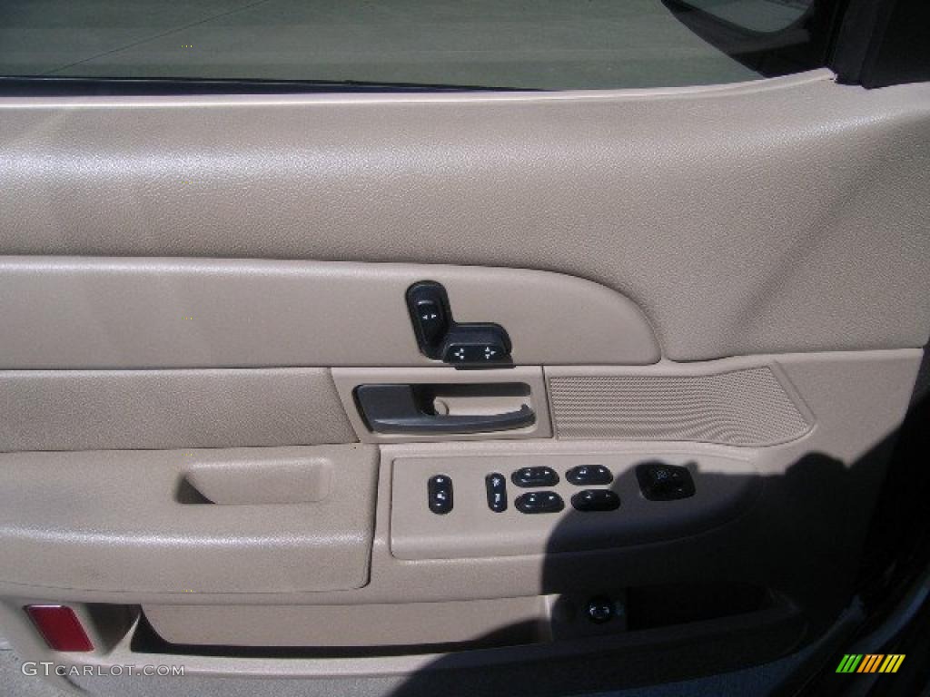 2004 Crown Victoria LX - Arizona Beige Metallic / Medium Parchment photo #24