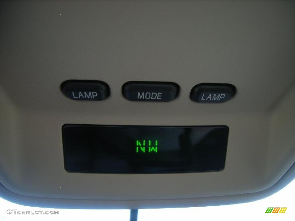 2004 Crown Victoria LX - Arizona Beige Metallic / Medium Parchment photo #35