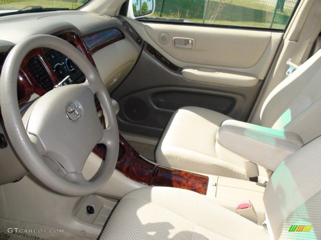 2004 Highlander I4 - Super White / Ivory photo #20
