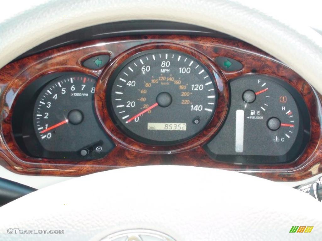 2004 Highlander I4 - Super White / Ivory photo #24
