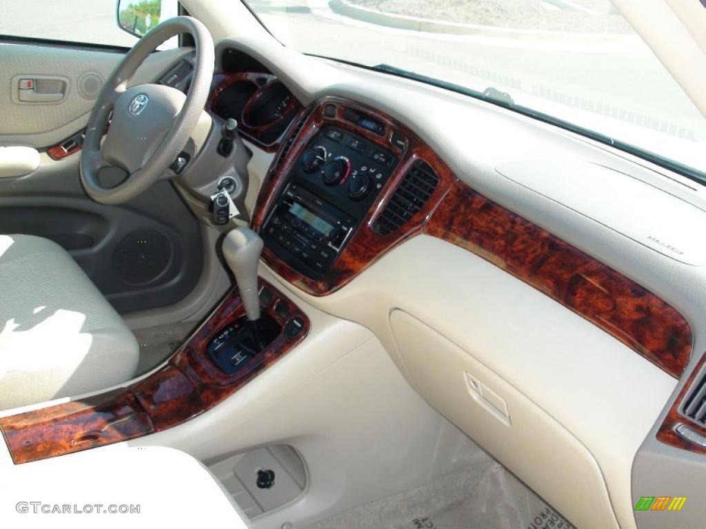 2004 Highlander I4 - Super White / Ivory photo #32