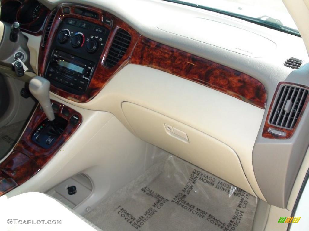 2004 Highlander I4 - Super White / Ivory photo #33