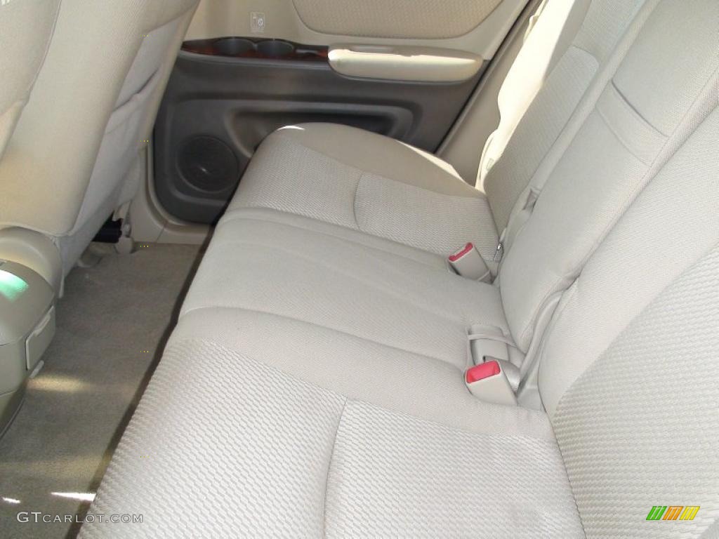 2004 Highlander I4 - Super White / Ivory photo #34