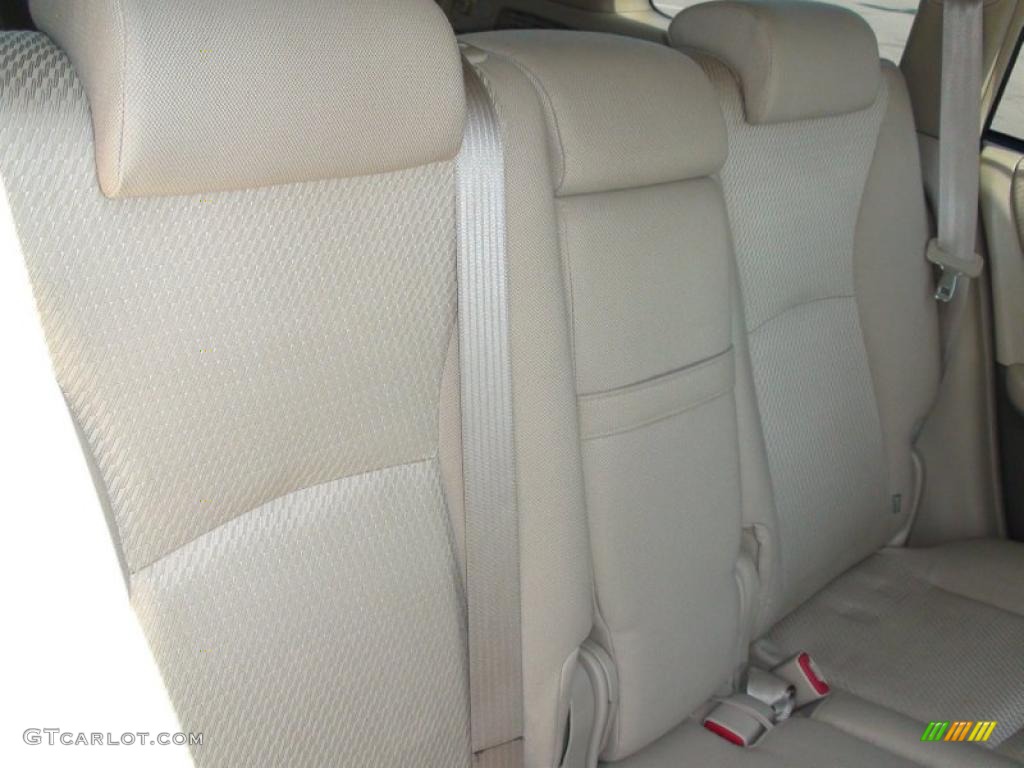 2004 Highlander I4 - Super White / Ivory photo #37