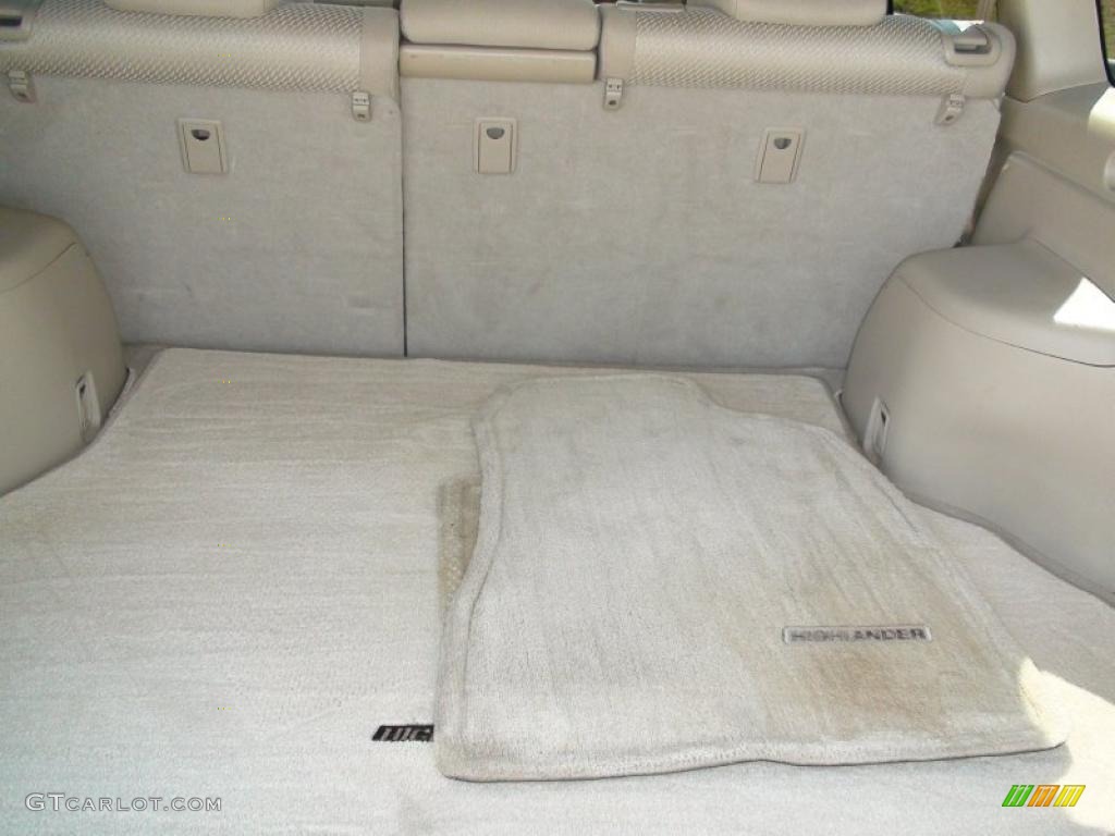 2004 Highlander I4 - Super White / Ivory photo #38