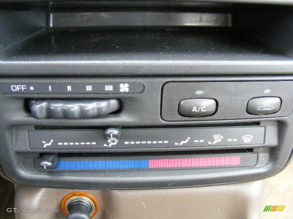 1996 S Series SL2 Sedan - Gold / Beige photo #21