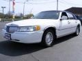 2001 Vibrant White Lincoln Town Car Executive  photo #1