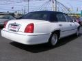 2001 Vibrant White Lincoln Town Car Executive  photo #5