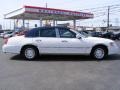 2001 Vibrant White Lincoln Town Car Executive  photo #6