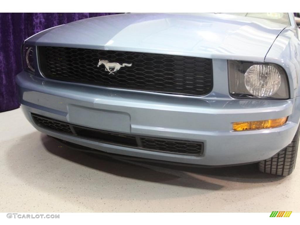 2007 Mustang V6 Deluxe Coupe - Windveil Blue Metallic / Light Graphite photo #30