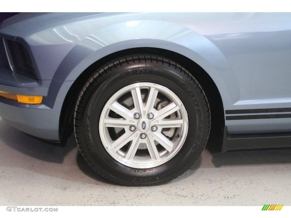 2007 Mustang V6 Deluxe Coupe - Windveil Blue Metallic / Light Graphite photo #32