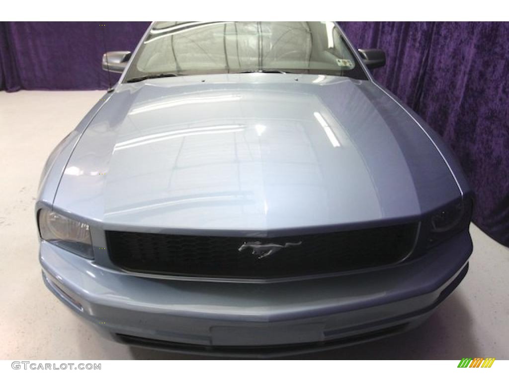 2007 Mustang V6 Deluxe Coupe - Windveil Blue Metallic / Light Graphite photo #37