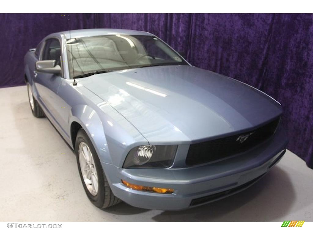 2007 Mustang V6 Deluxe Coupe - Windveil Blue Metallic / Light Graphite photo #39