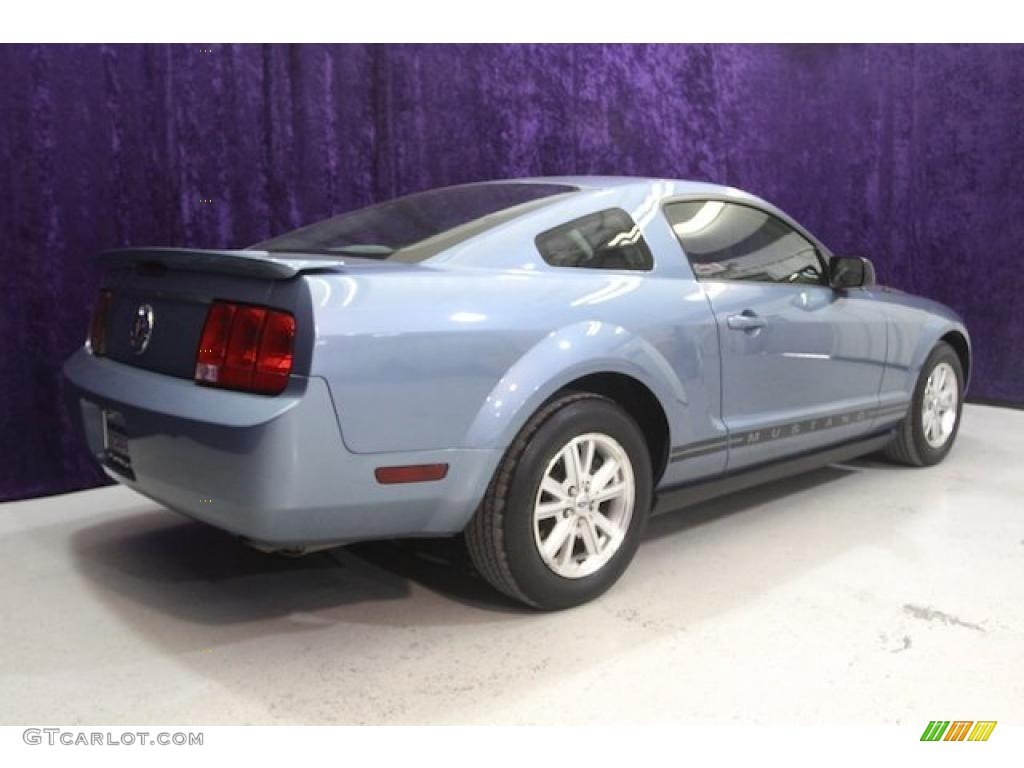 2007 Mustang V6 Deluxe Coupe - Windveil Blue Metallic / Light Graphite photo #40