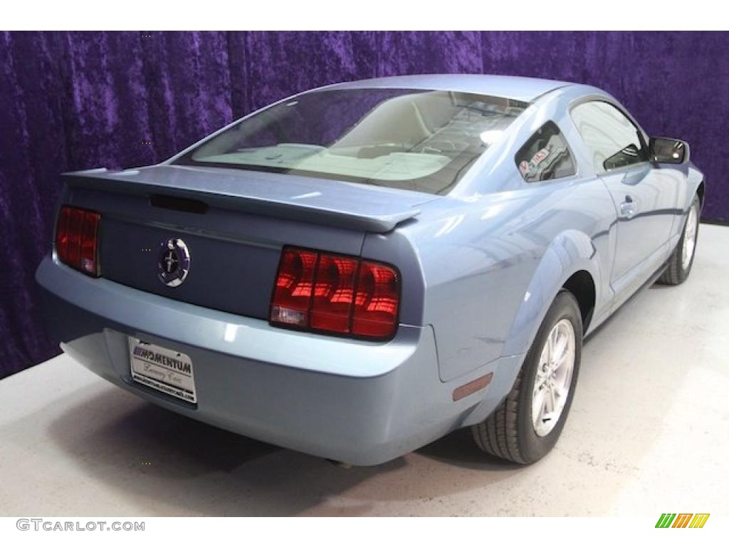 2007 Mustang V6 Deluxe Coupe - Windveil Blue Metallic / Light Graphite photo #41