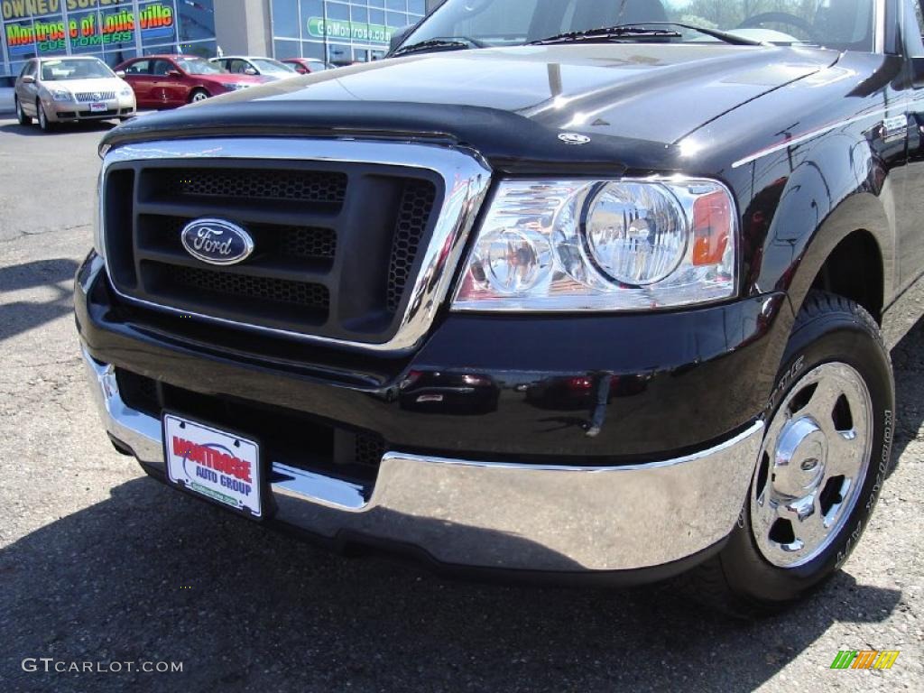 2004 F150 XL Regular Cab - Black / Dark Flint photo #9