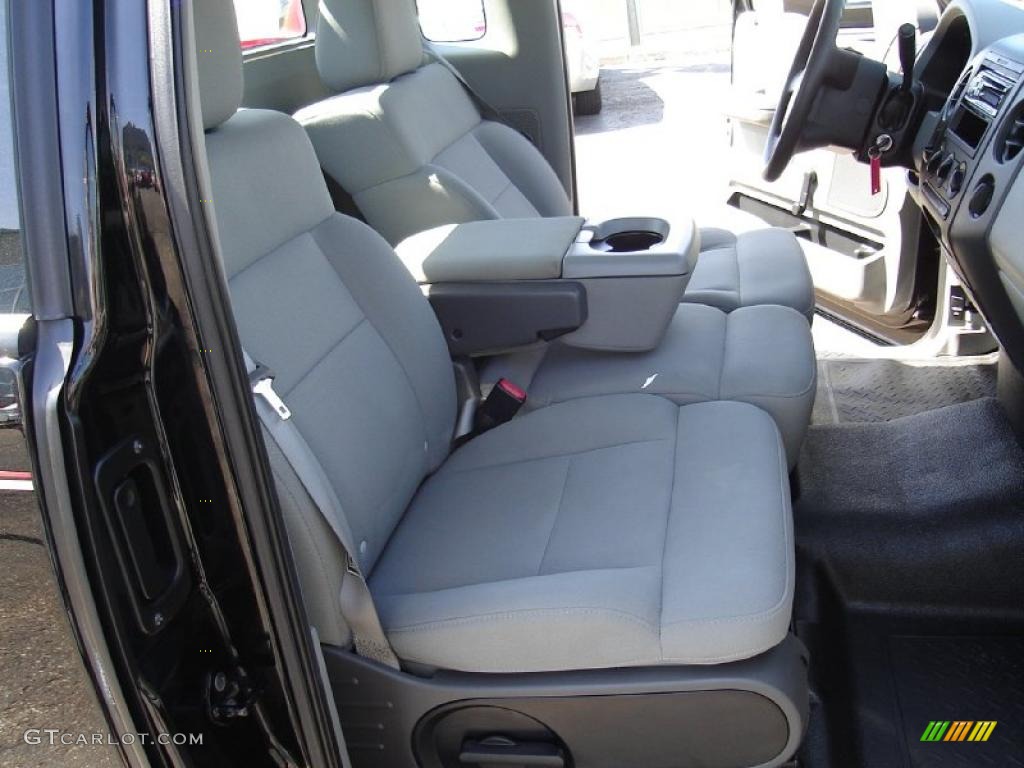 2004 F150 XL Regular Cab - Black / Dark Flint photo #14