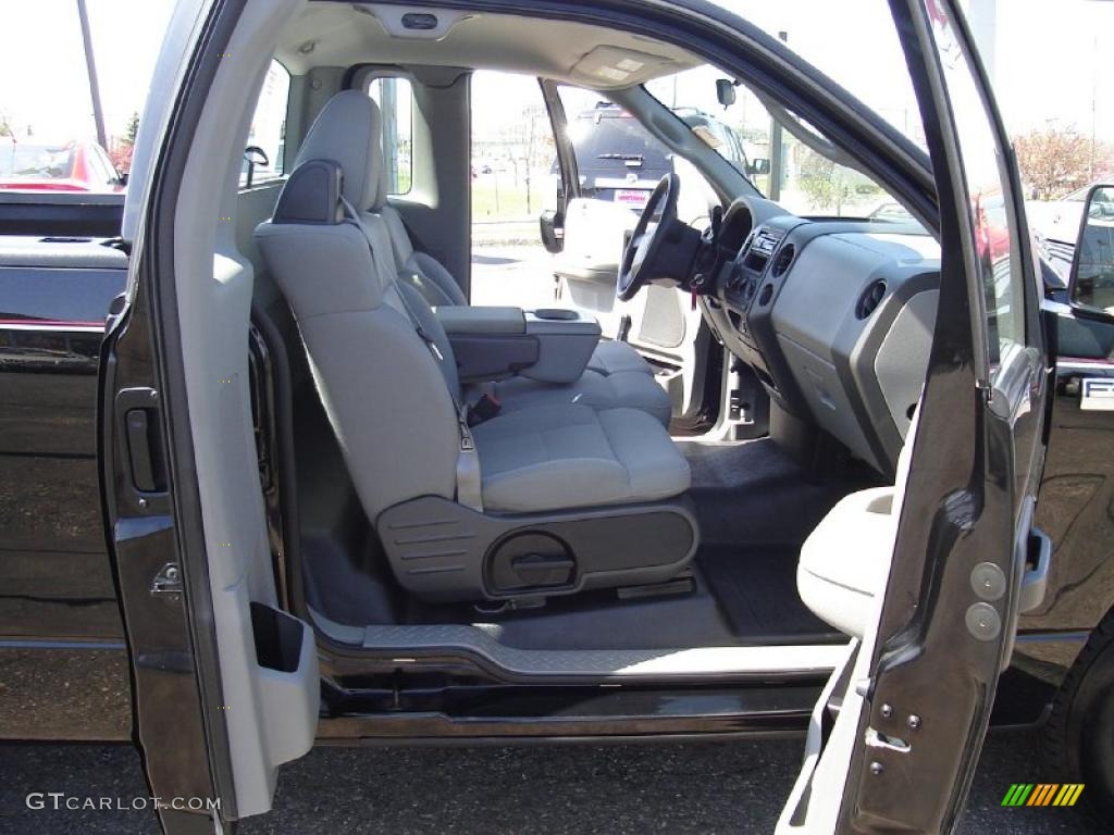 2004 F150 XL Regular Cab - Black / Dark Flint photo #15