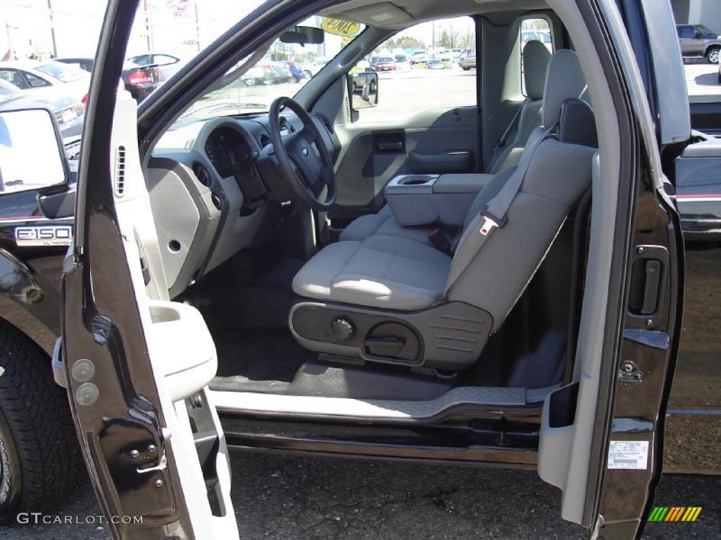 2004 F150 XL Regular Cab - Black / Dark Flint photo #19