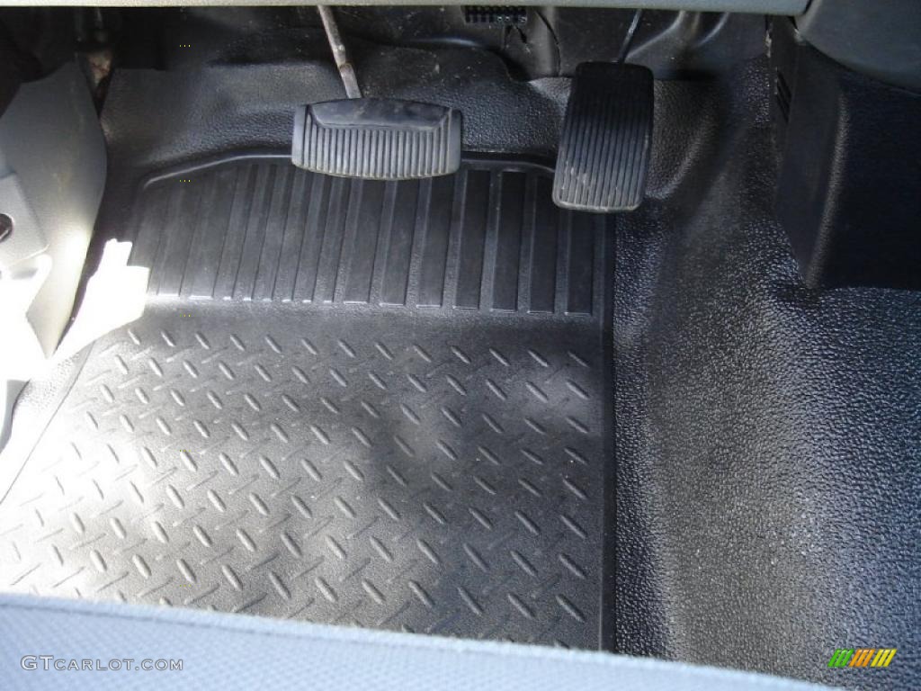 2004 F150 XL Regular Cab - Black / Dark Flint photo #21