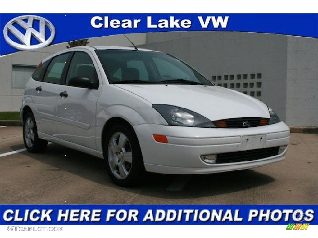 2004 Focus ZX5 Hatchback - Cloud 9 White / Medium Parchment photo #1