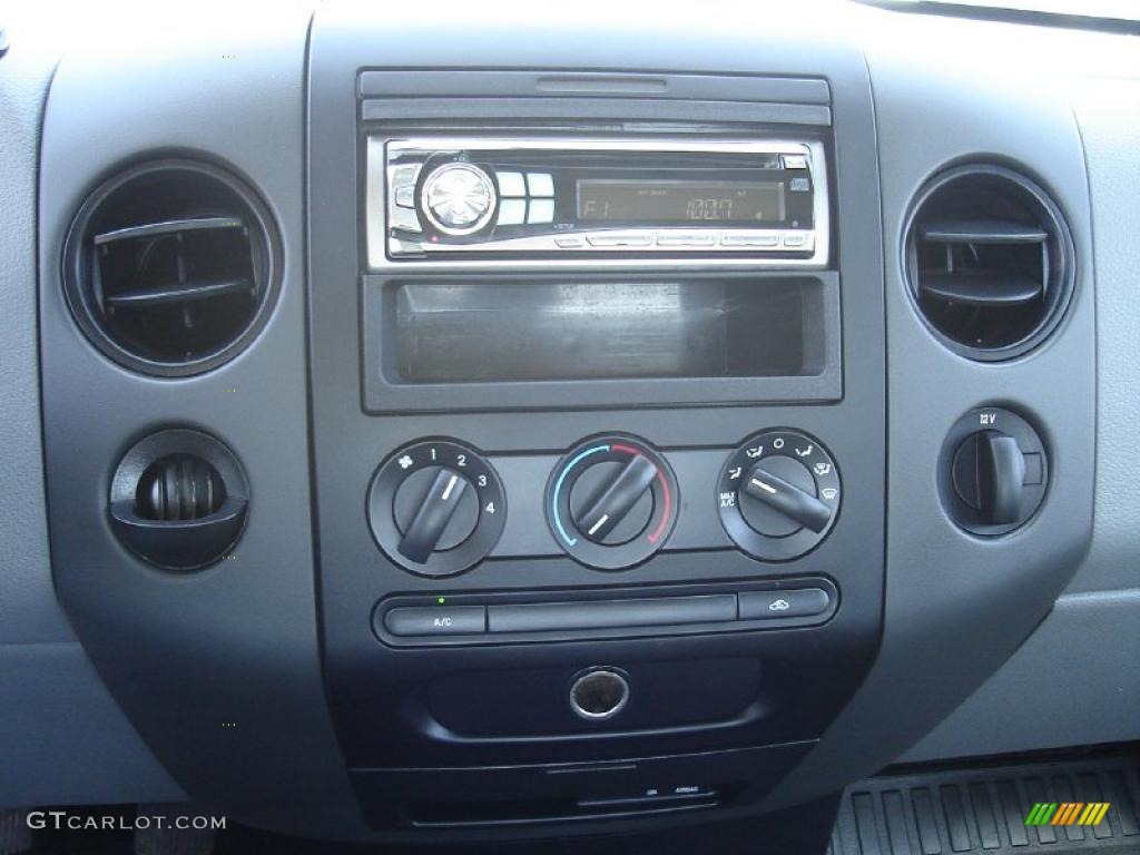 2004 F150 XL Regular Cab - Black / Dark Flint photo #26