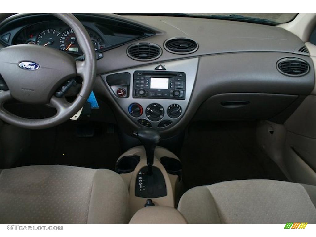 2004 Focus ZX5 Hatchback - Cloud 9 White / Medium Parchment photo #6