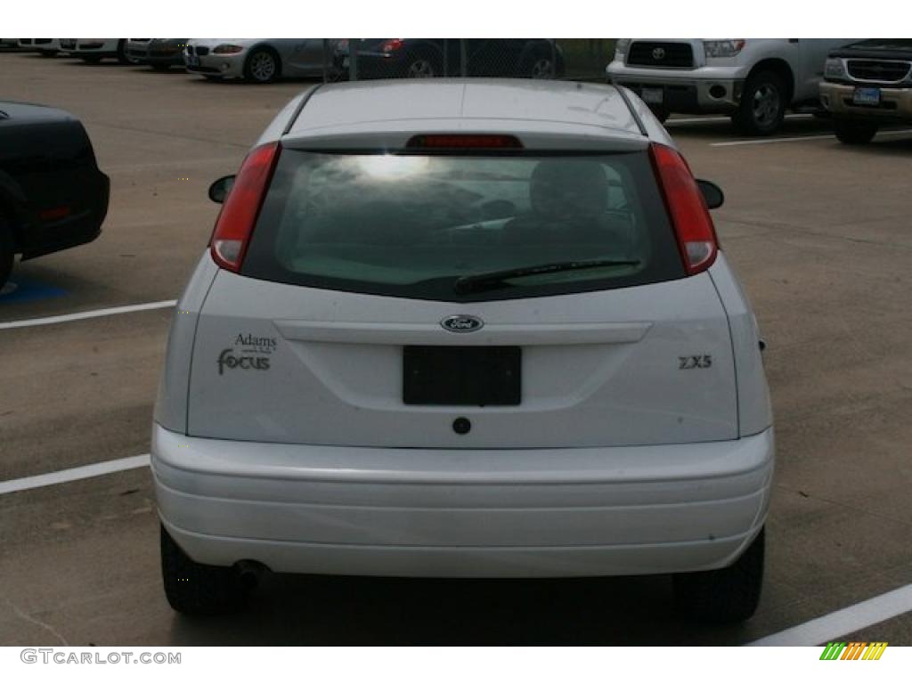 2004 Focus ZX5 Hatchback - Cloud 9 White / Medium Parchment photo #15