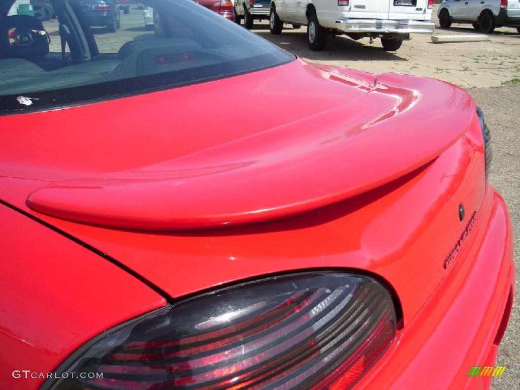 2000 Grand Prix GT Sedan - Bright Red / Graphite photo #12