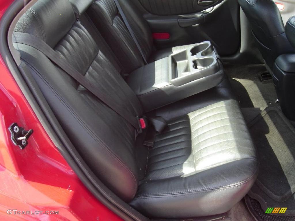 2000 Grand Prix GT Sedan - Bright Red / Graphite photo #16