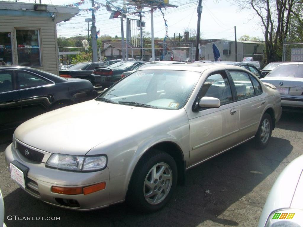 1996 Maxima SE - Pebble Beige Metallic / Beige photo #1