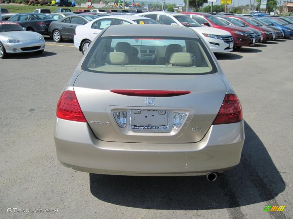 2006 Accord LX Sedan - Desert Mist Metallic / Ivory photo #4