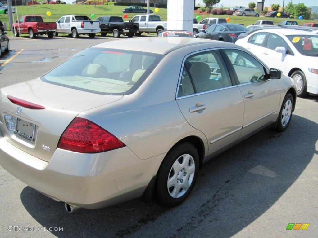 2006 Accord LX Sedan - Desert Mist Metallic / Ivory photo #5