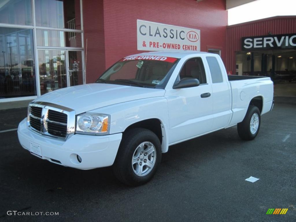 2007 Dakota SLT Club Cab - Bright White / Medium Slate Gray photo #1