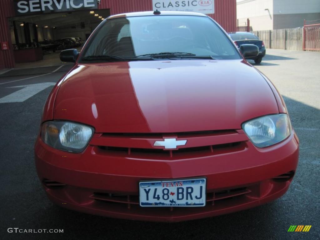 2004 Cavalier Sedan - Victory Red / Graphite photo #4