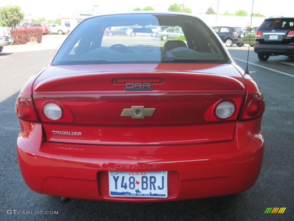 2004 Cavalier Sedan - Victory Red / Graphite photo #5