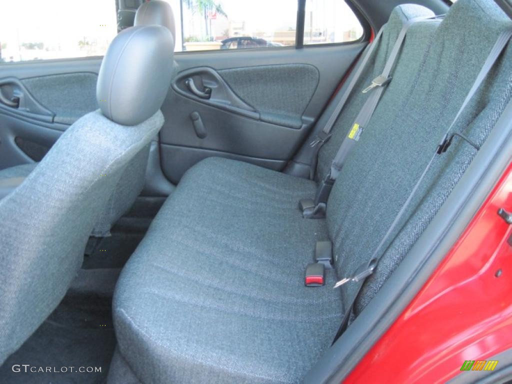 2004 Cavalier Sedan - Victory Red / Graphite photo #8