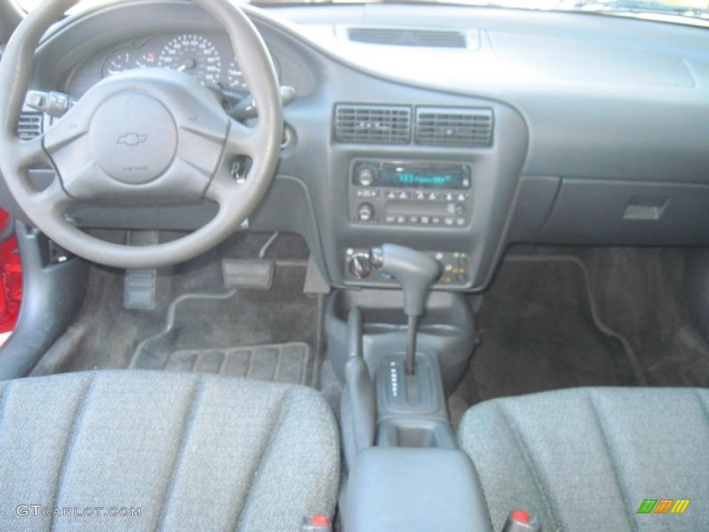 2004 Cavalier Sedan - Victory Red / Graphite photo #9