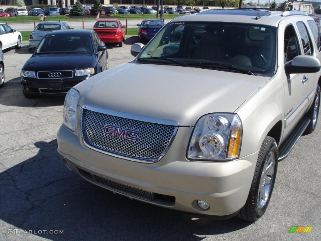 2007 Yukon Denali AWD - Gold Mist Metallic / Cocoa/Light Cashmere photo #2