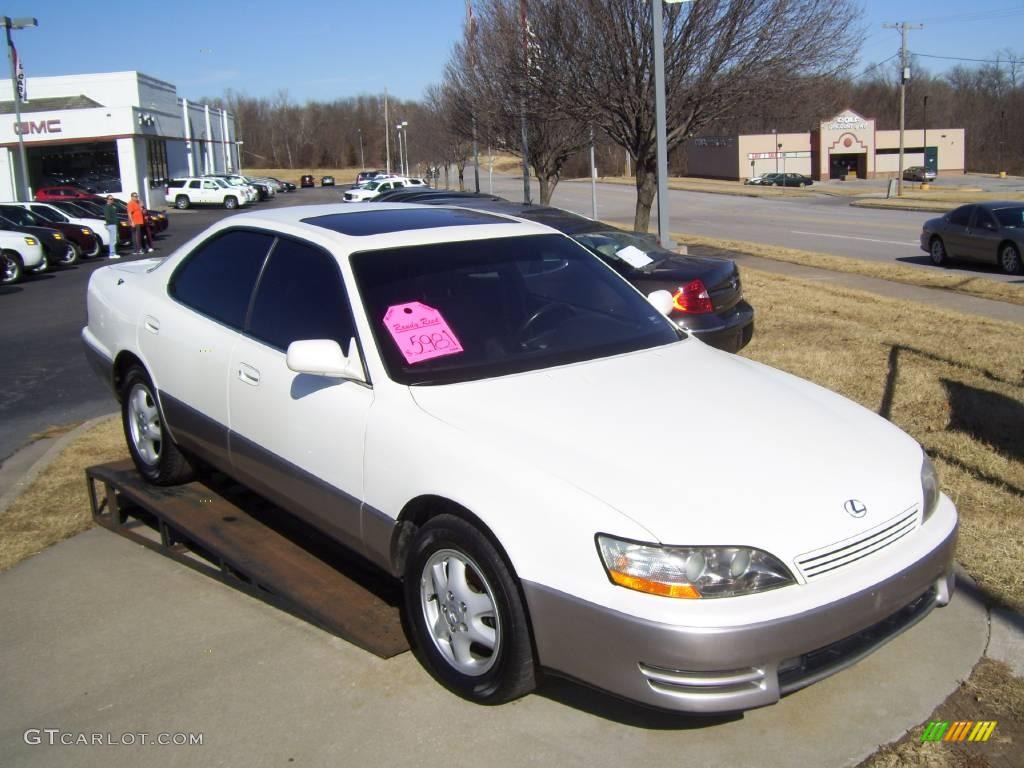 1995 ES 300 - Diamond White Pearl Metallic / Black photo #1