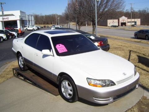 1995 Lexus ES 300 Data, Info and Specs