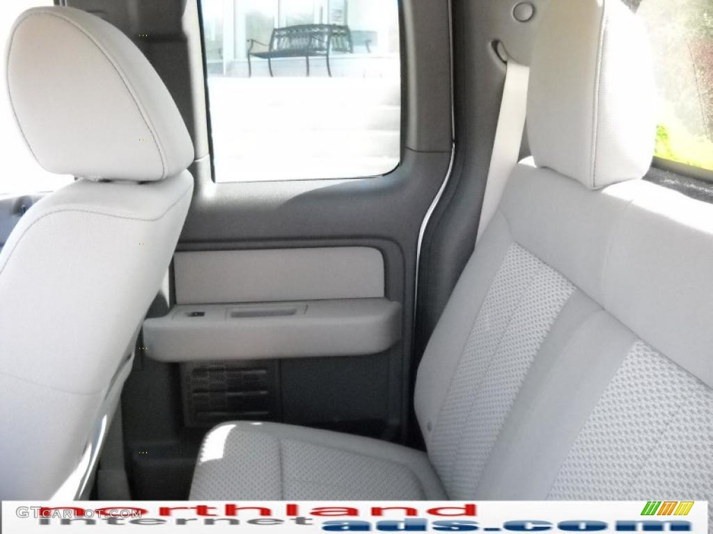 2010 F150 XLT SuperCab 4x4 - Ingot Silver Metallic / Medium Stone photo #15