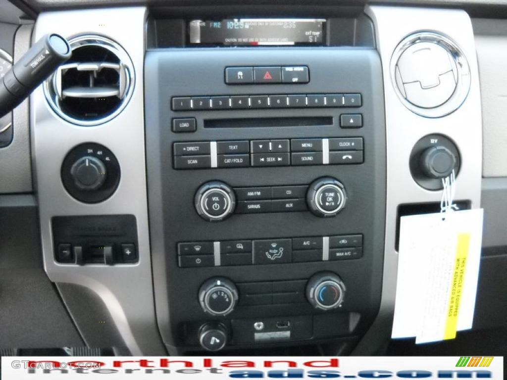 2010 F150 XLT SuperCab 4x4 - Ingot Silver Metallic / Medium Stone photo #17