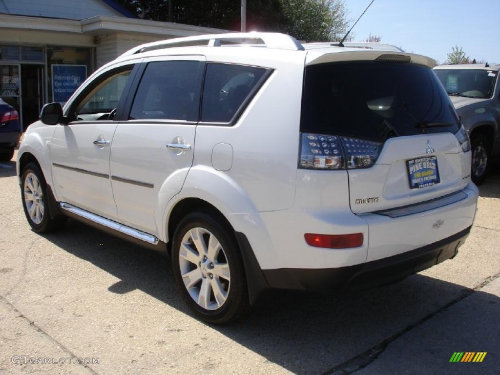 2009 Outlander SE 4WD - Diamond White Pearl / Beige photo #6