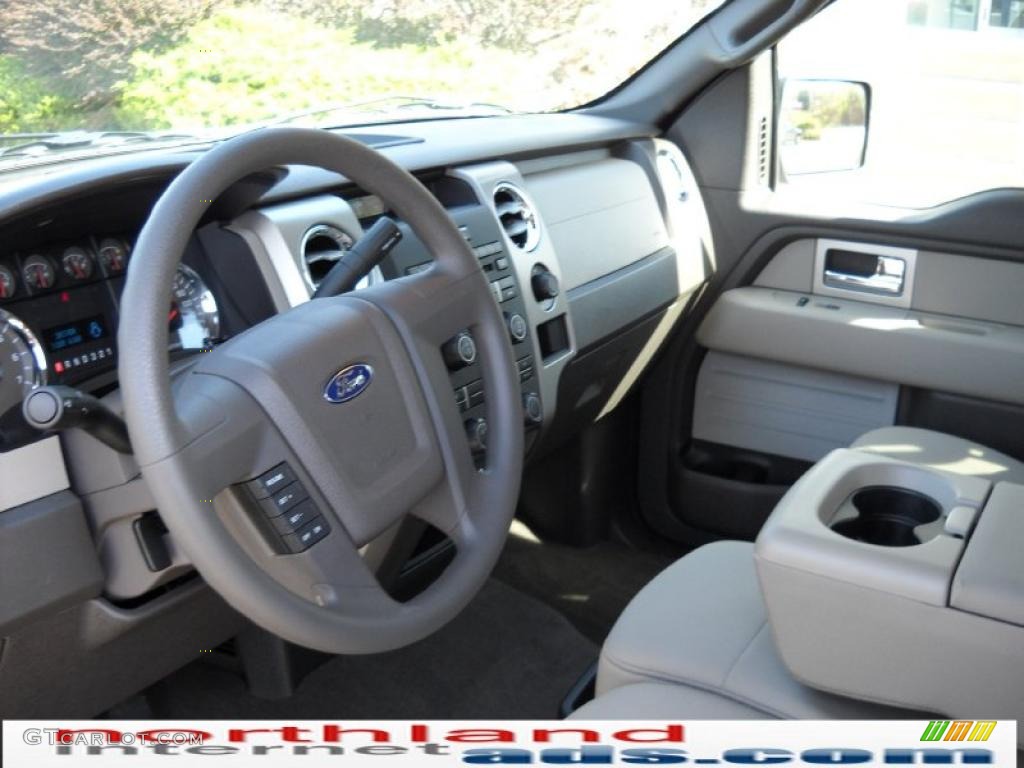 2010 F150 XLT SuperCrew 4x4 - Ingot Silver Metallic / Medium Stone photo #10