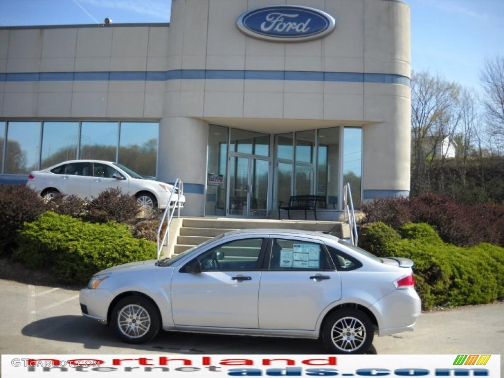 2010 Focus SE Sedan - Ingot Silver Metallic / Medium Stone photo #1