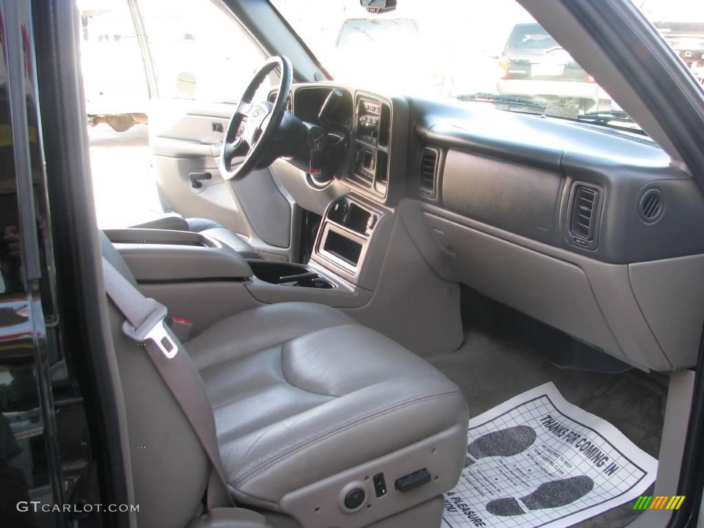 2004 Suburban 1500 LT 4x4 - Black / Tan/Neutral photo #11