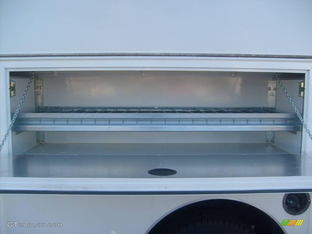 2007 E Series Van E350 Super Duty Commercial - Oxford White / Medium Flint Grey photo #16