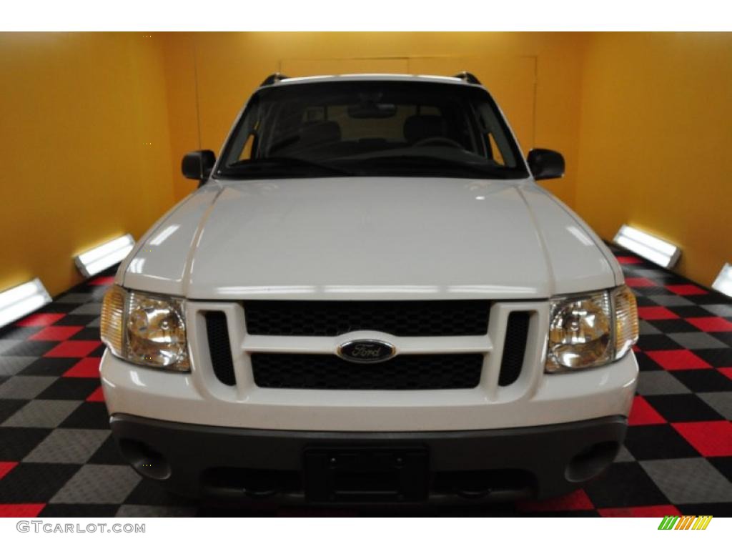 2003 Explorer Sport Trac XLT 4x4 - Oxford White / Medium Flint photo #2