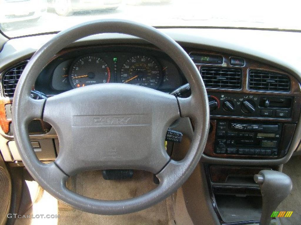 1996 Camry LE Sedan - Cashmere Beige Metallic / Beige photo #14